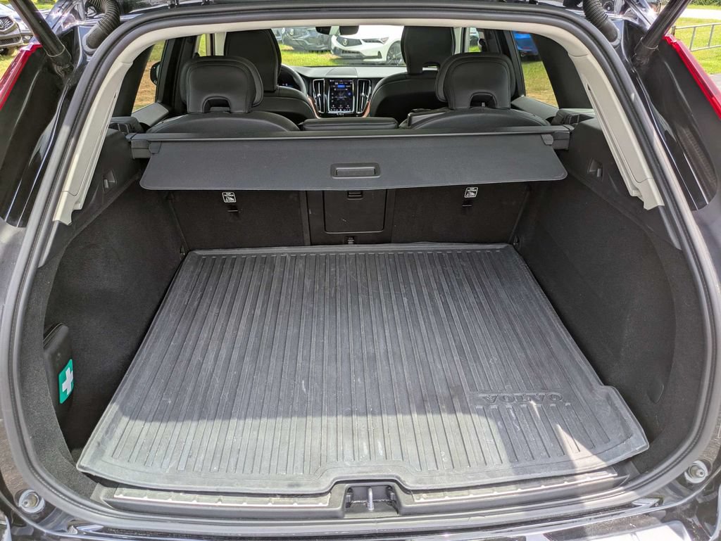 Used 2023 Volvo XC60 B5 Plus w/ Climate Package AWD/4WD image 13
