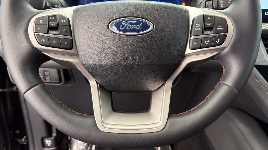 Used 2025 Ford Explorer Active AWD/4WD image 45