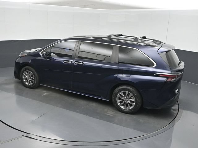 Used 2023 Toyota Sienna XLE FWD image 47