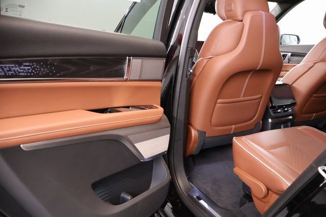 New 2026 Cadillac Vistiq Platinum image 25