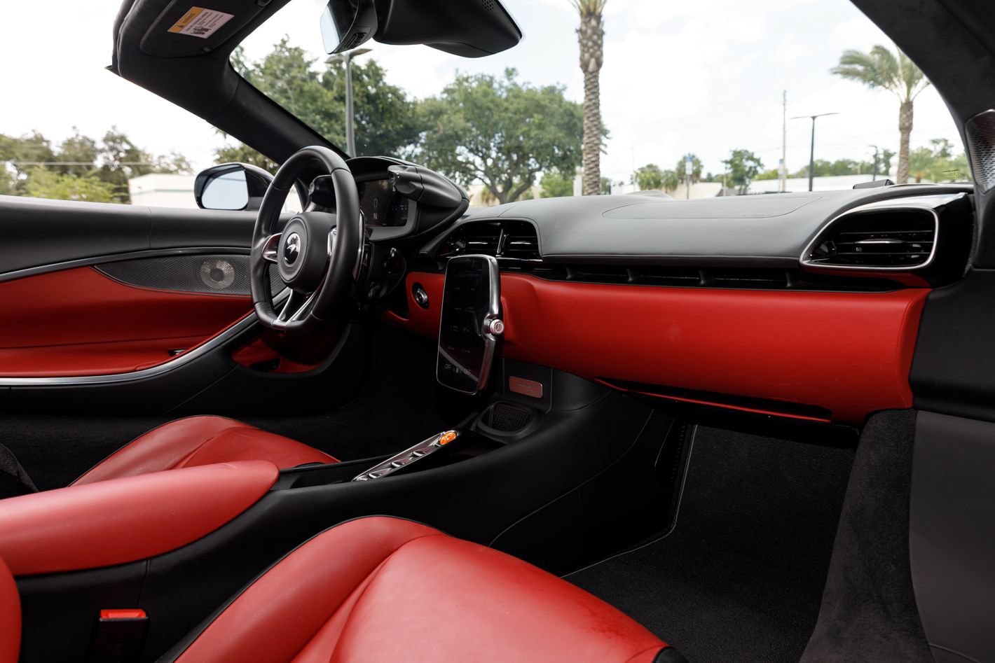 Used 2025 McLaren Artura Spider RWD image 59