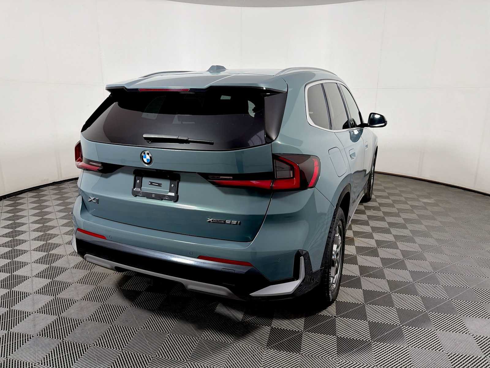 Used 2023 BMW X1 xDrive28i w/ Convenience Package AWD/4WD image 6