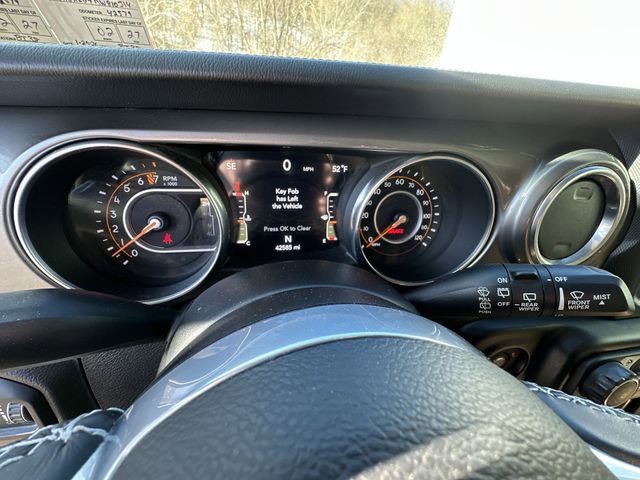 Used 2021 Jeep Wrangler Unlimited Sahara w/ LED Lighting Group AWD/4WD image 12