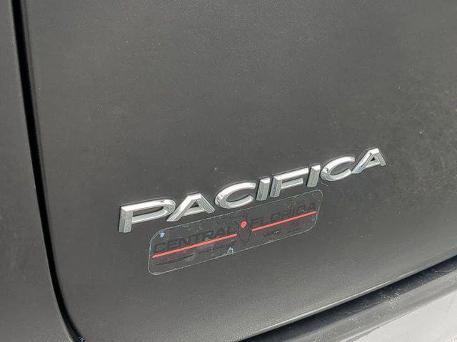 Certified 2023 Chrysler Pacifica Touring-L FWD image 13