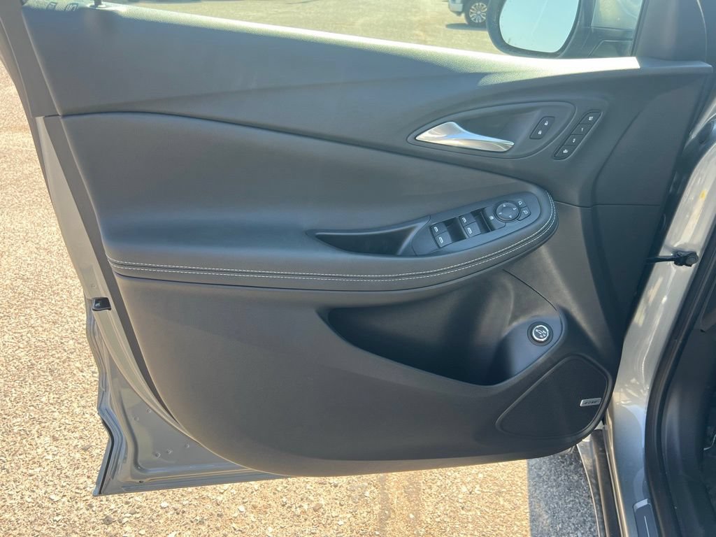 Used 2025 Buick Encore GX Avenir w/ Avenir Technology Package AWD/4WD image 14