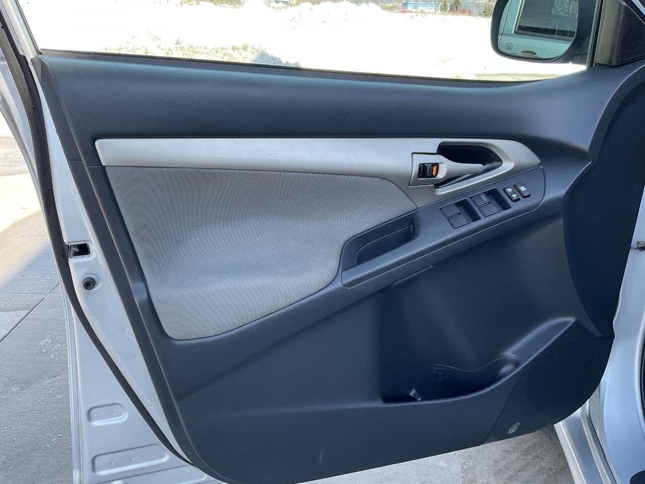 Used 2009 Toyota Matrix S image 22