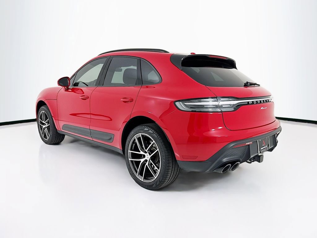 Certified 2025 Porsche Macan AWD/4WD image 3