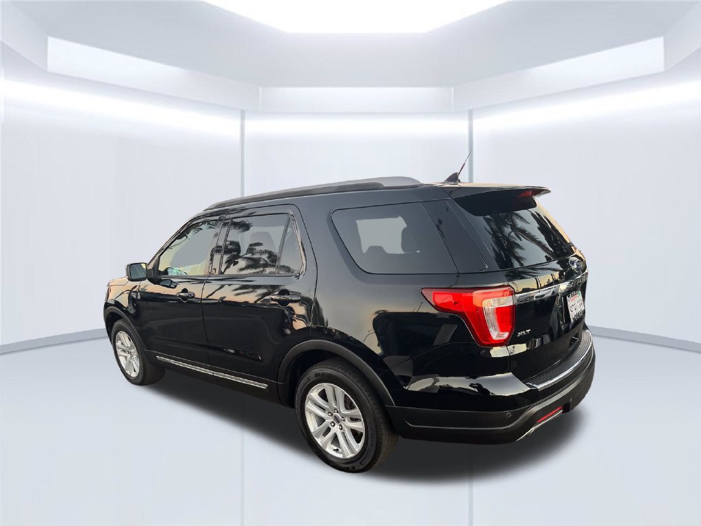 Used 2018 Ford Explorer XLT w/ Equipment Group 202A AWD/4WD image 3