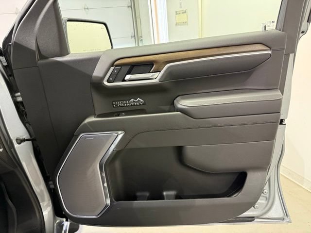 Used 2025 Chevrolet Silverado 1500 High Country AWD/4WD image 28