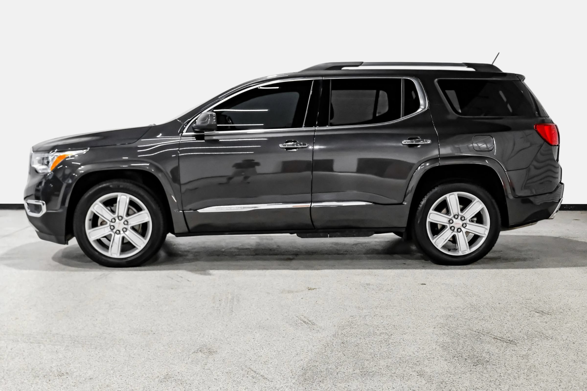 Used 2017 GMC Acadia Denali AWD/4WD image 9