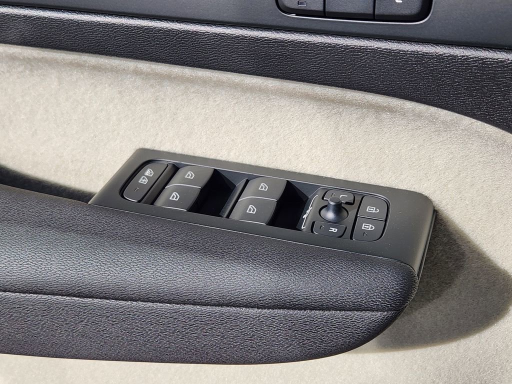 New 2026 Volvo XC40 B5 Ultra w/ Climate Package image 4