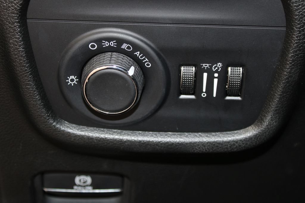 Used 2024 Jeep Grand Cherokee Altitude AWD/4WD image 47