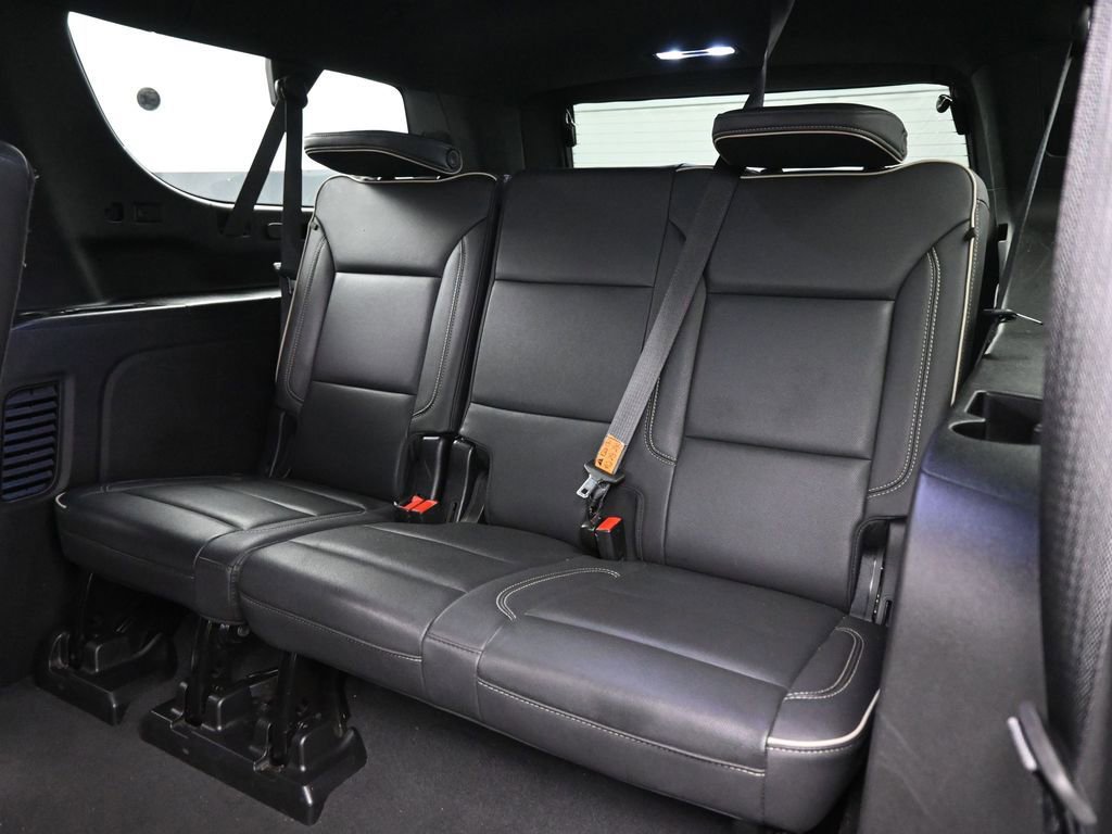 Used 2023 Chevrolet Suburban Premier image 19
