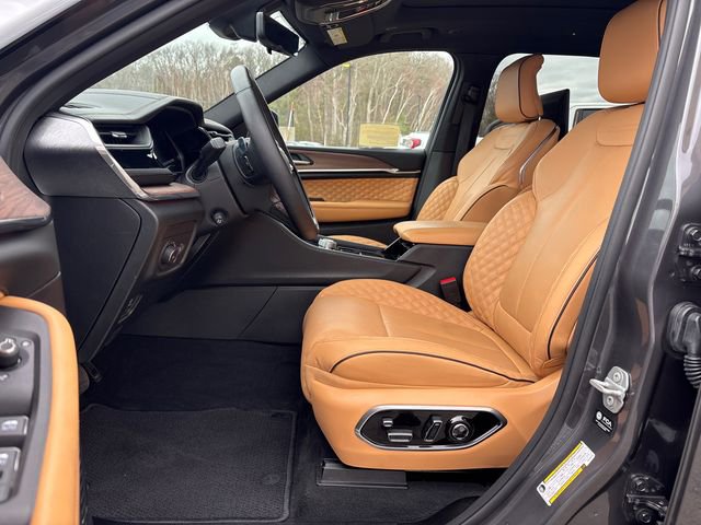 Certified 2025 Jeep Grand Cherokee L Summit w/ Advanced Protech Group IV AWD/4WD image 39