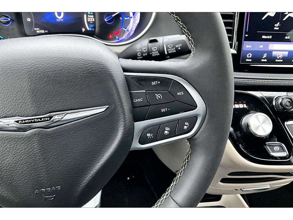 Certified 2024 Chrysler Pacifica Select image 26