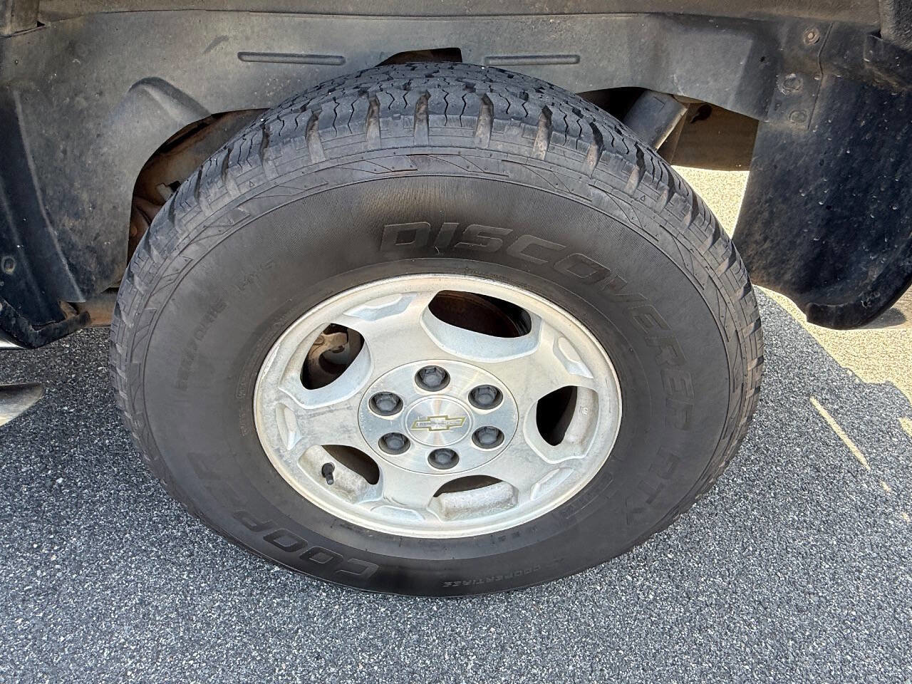 Used 2005 Chevrolet Avalanche LS w/ Chrome Exterior Package image 23