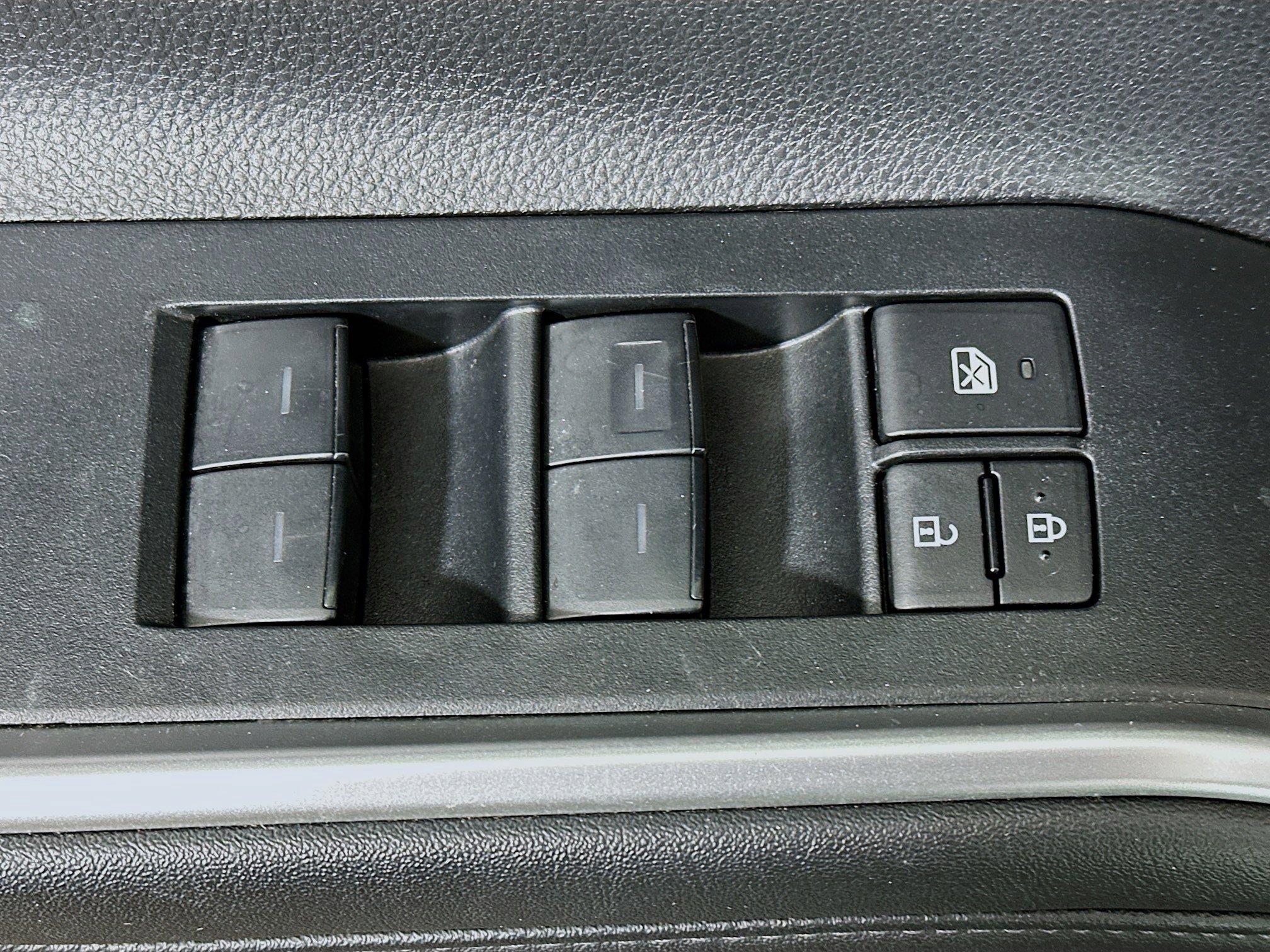 Used 2024 Toyota Highlander LE image 15