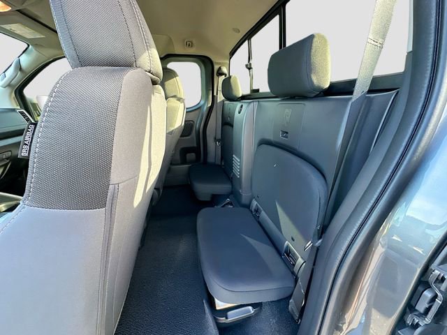 Used 2024 Nissan Frontier SV w/ SV Convenience Package image 21