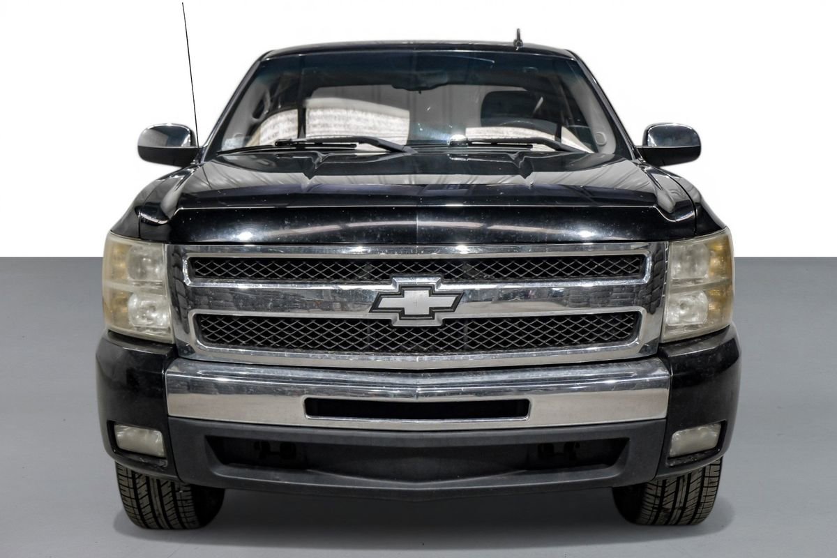 Used 2010 Chevrolet Silverado 1500 LT w/ Regional Value Package image 3