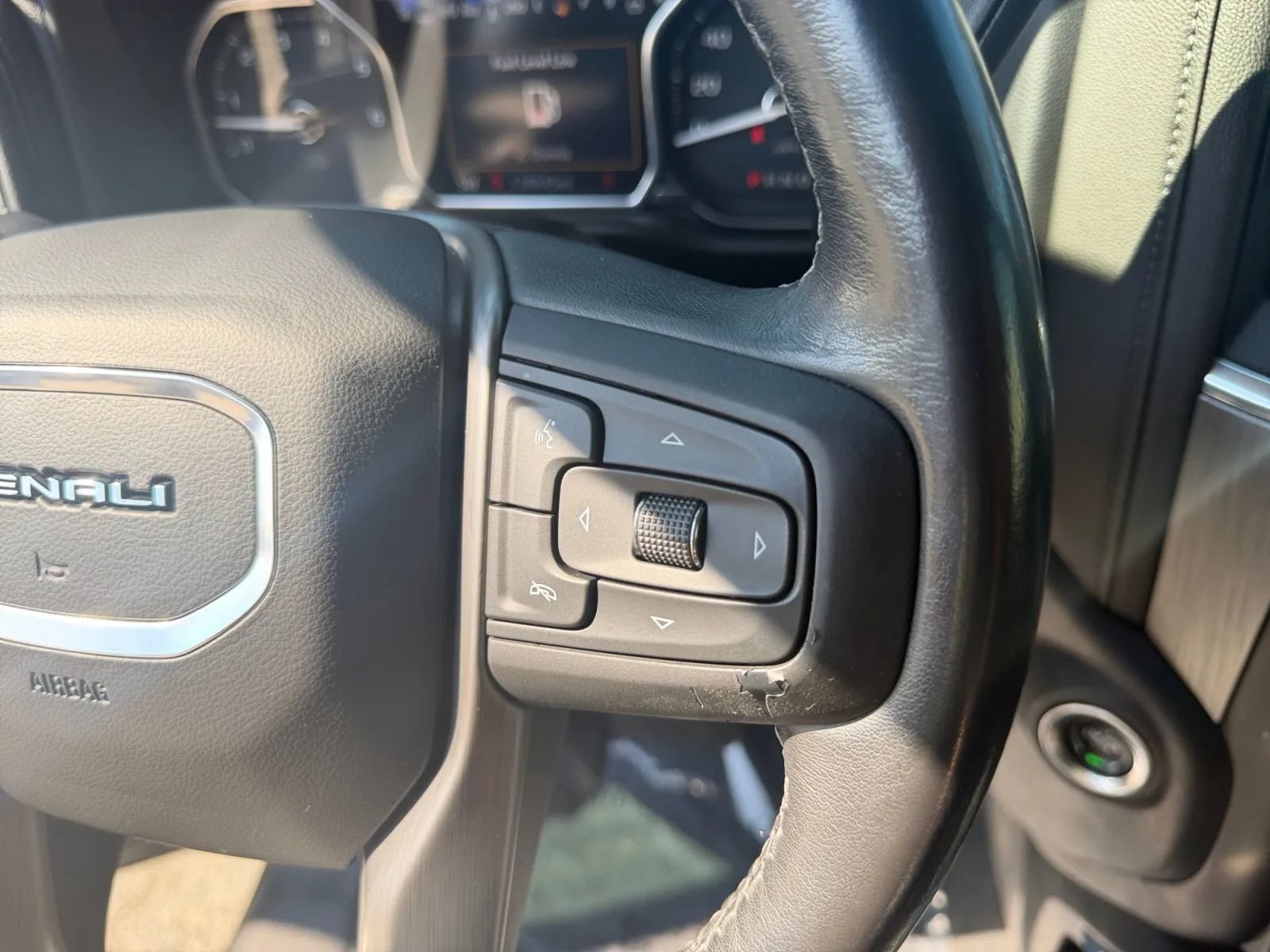 Used 2022 GMC Sierra 2500 Denali w/ Denali Ultimate Package AWD/4WD image 21