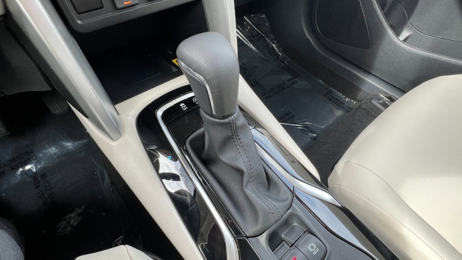 Used 2023 Toyota Corolla Cross XLE w/ Convenience Package image 22