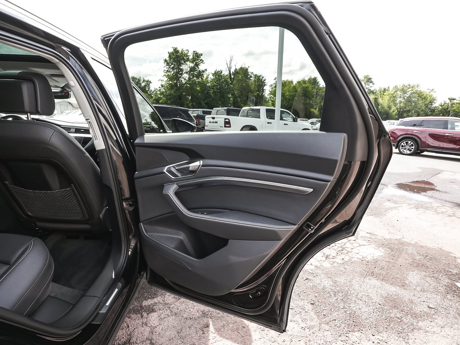 Used 2024 Audi Q8 e-tron Premium AWD/4WD image 12