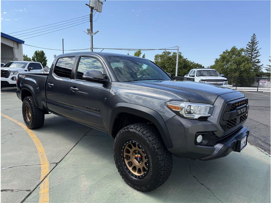 Used 2022 Toyota Tacoma TRD Off-Road w/ Technology Package AWD/4WD image 4