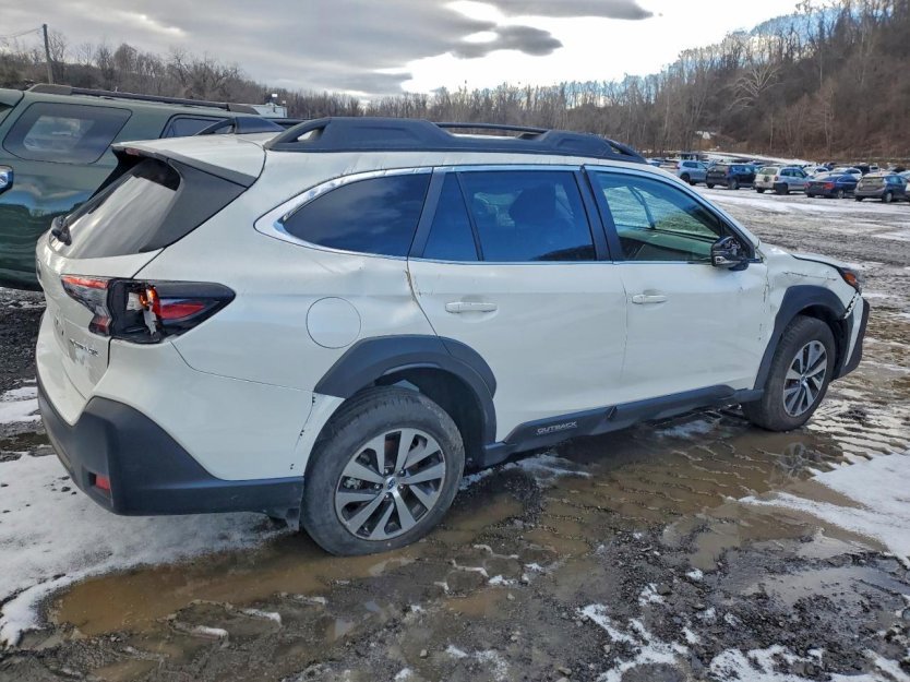 Used 2025 Subaru Outback Premium image 4