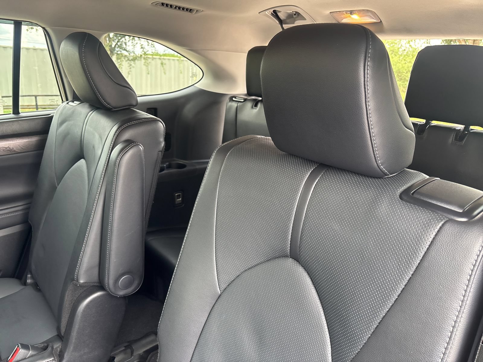 Used 2025 Toyota Highlander Limited FWD image 13