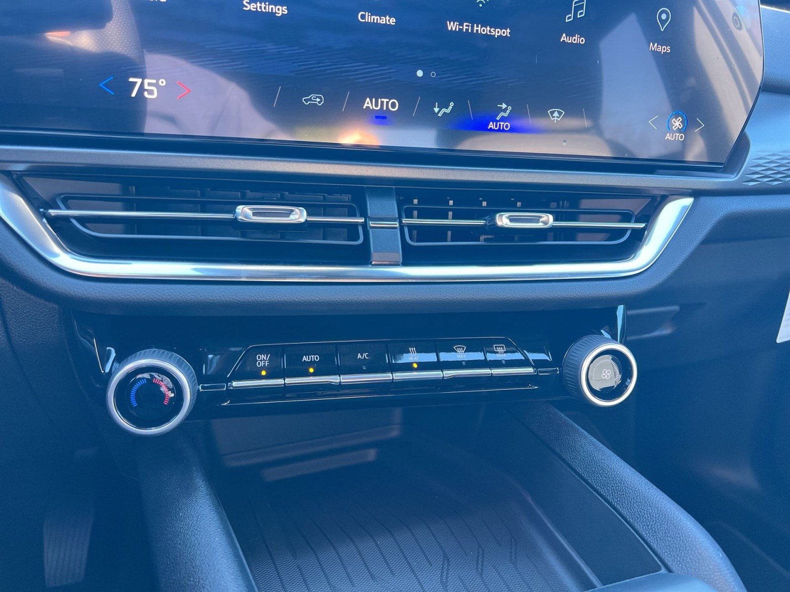 New 2026 Chevrolet Equinox EV LT image 17