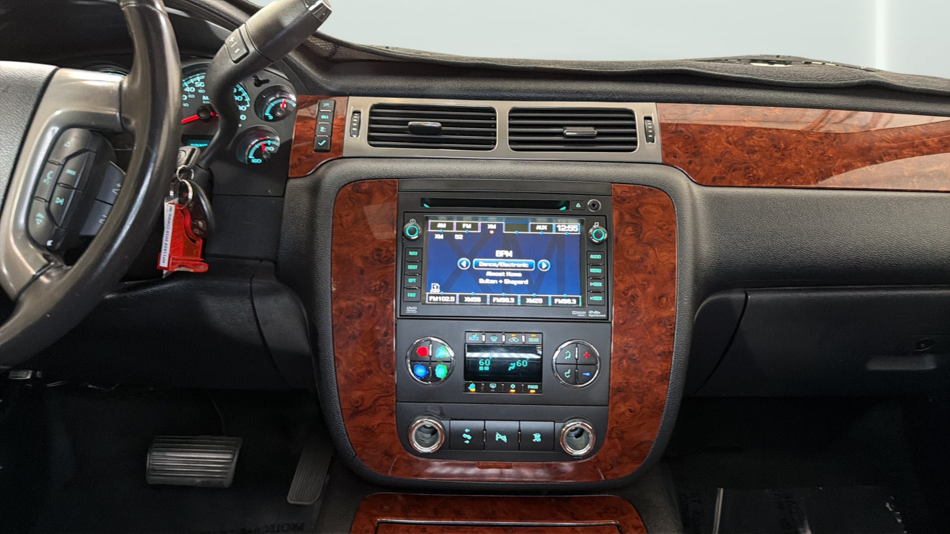 Used 2010 Chevrolet Tahoe LTZ AWD/4WD image 15