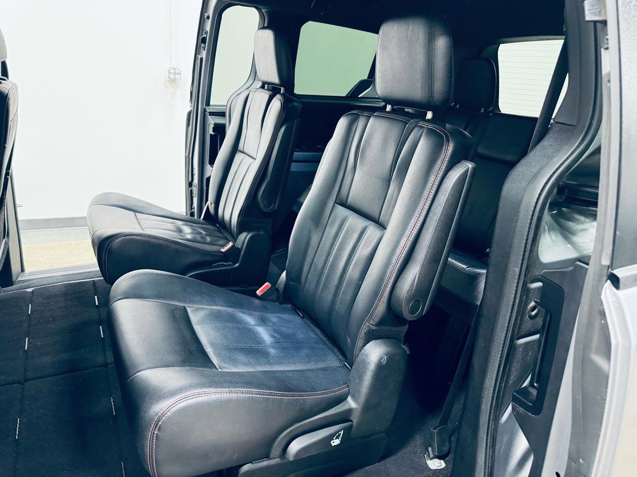 Used 2018 Dodge Grand Caravan GT image 32