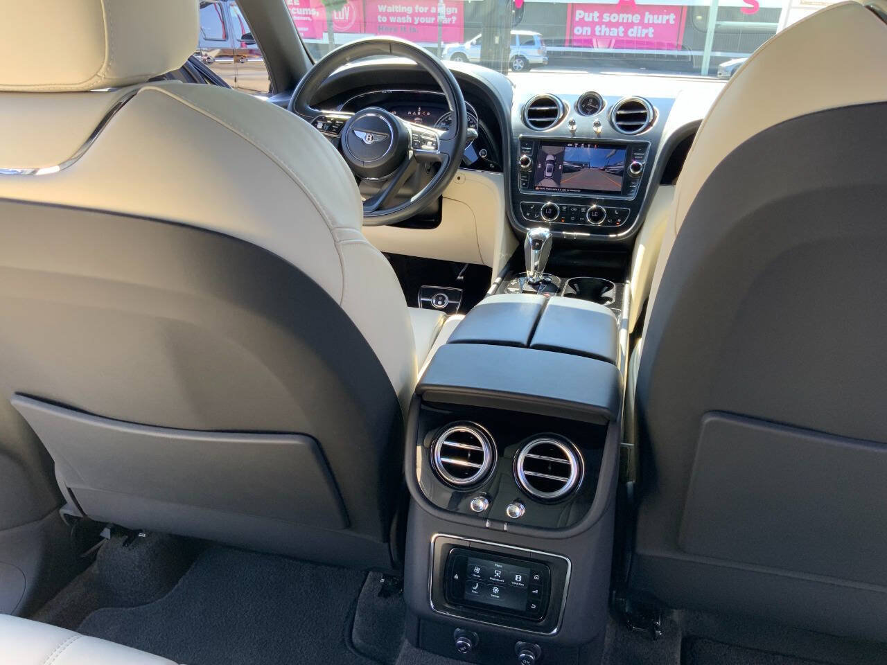 Used 2019 Bentley Bentayga AWD/4WD image 32