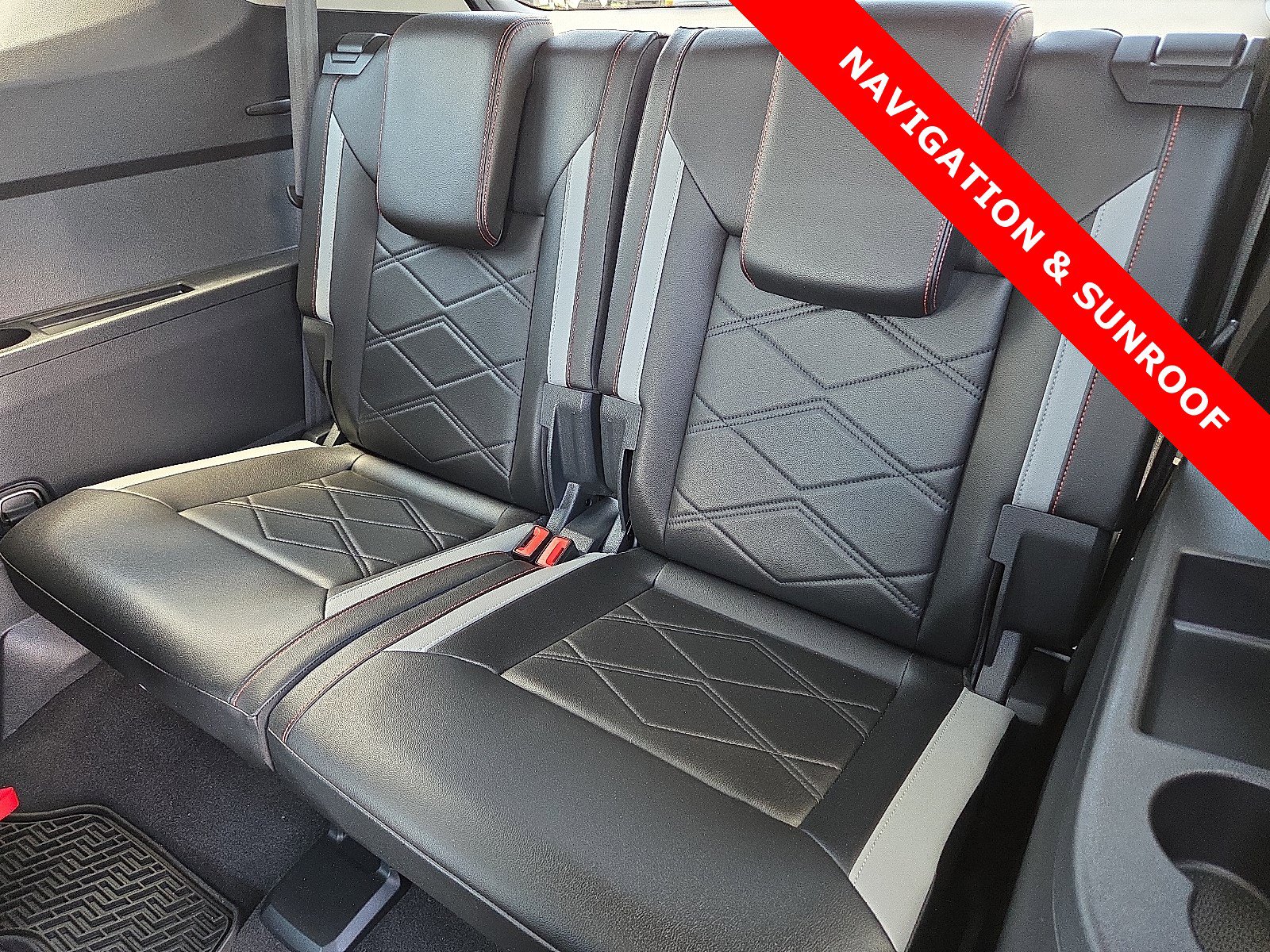 Used 2024 Volkswagen Atlas Peak Edition SEL image 10