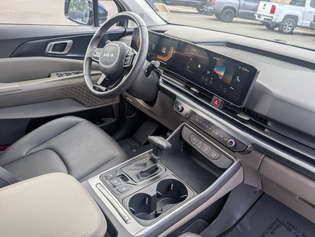 Certified 2025 Kia Carnival FWD image 32