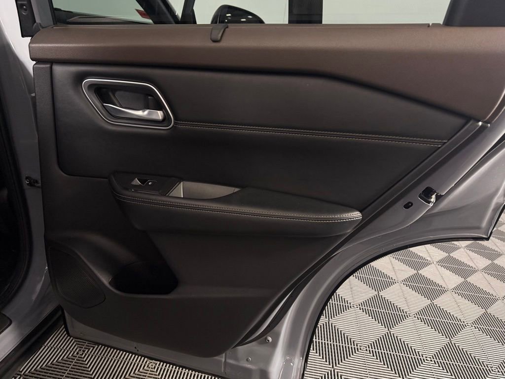 Used 2022 Nissan Rogue Platinum w/ Head-Up Display Package FWD image 27