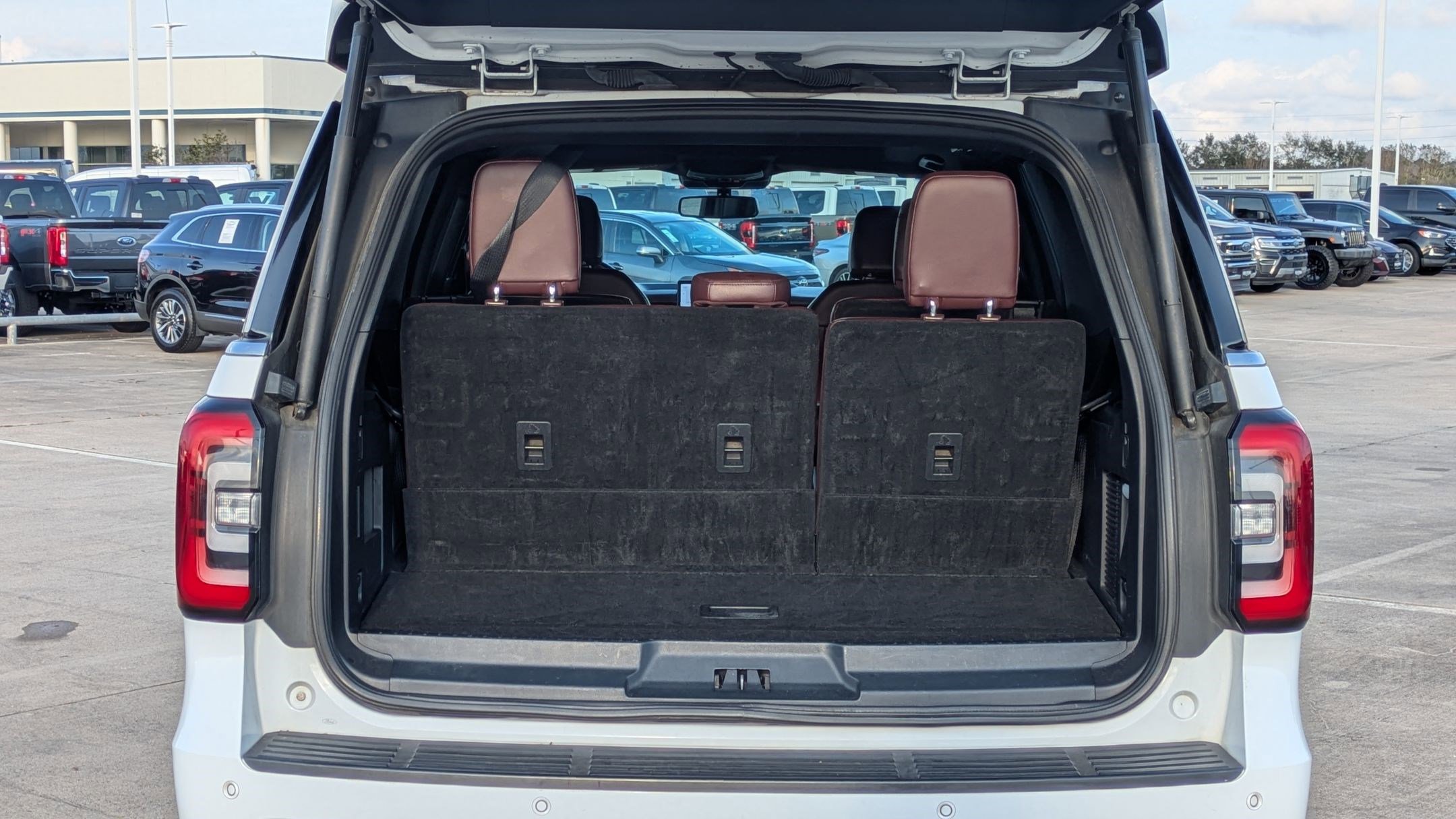 Used 2024 Ford Expedition Limited image 29