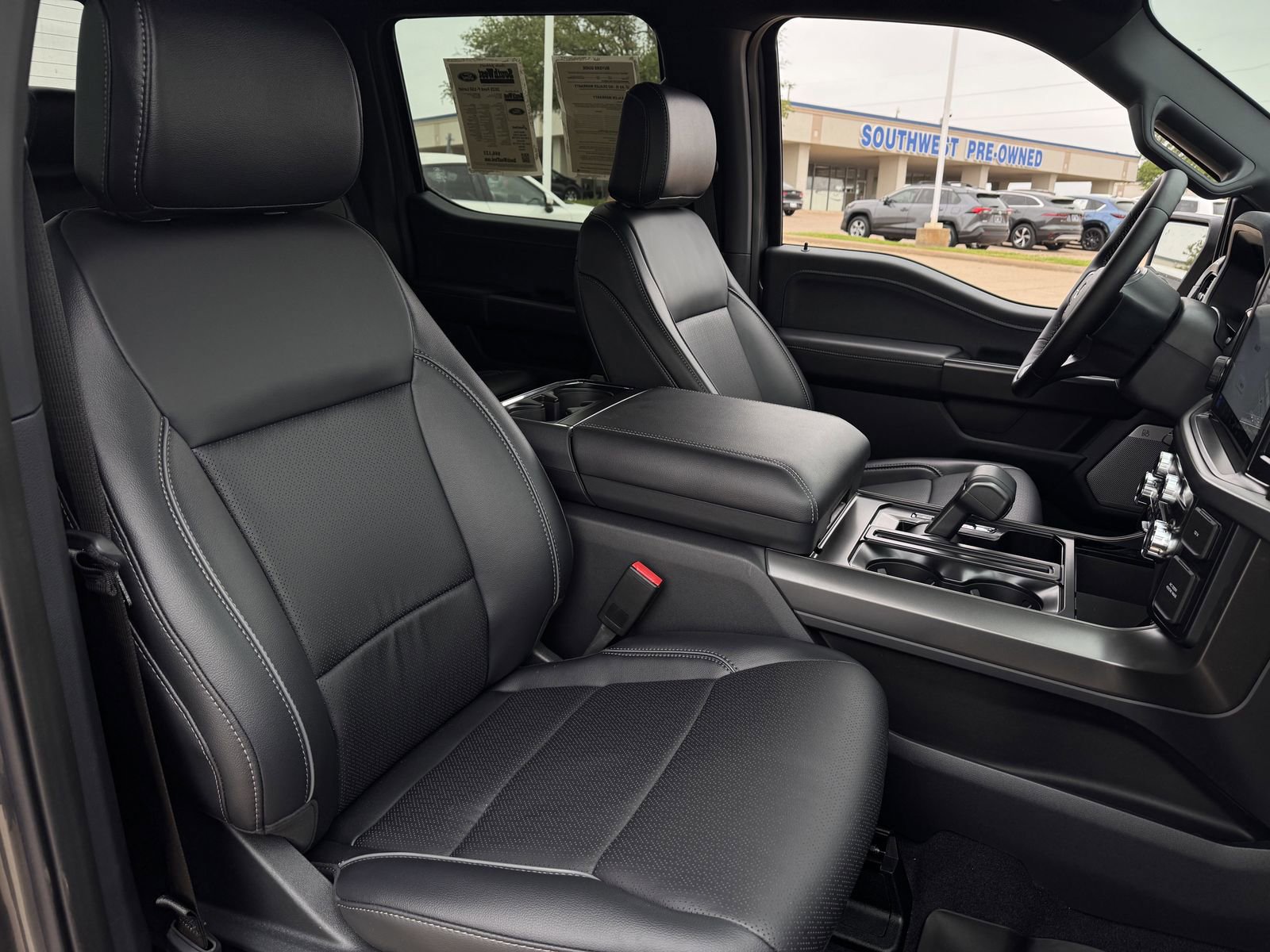 Used 2025 Ford F150 Lariat w/ Equipment Group 501A Mid image 28