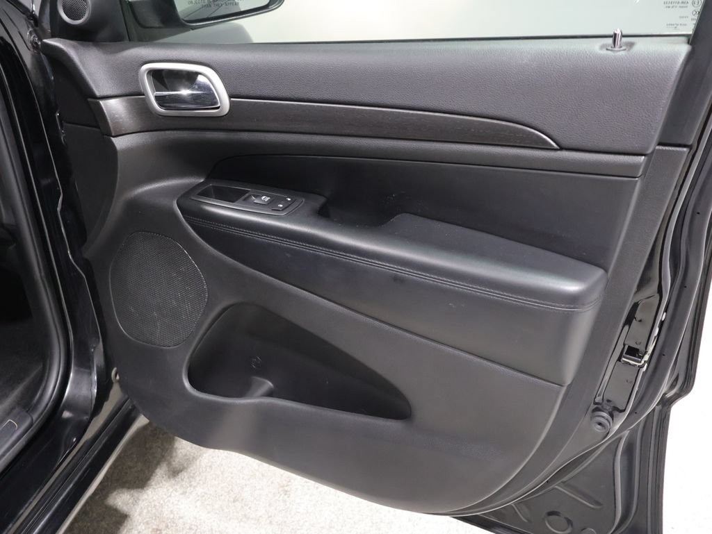 Used 2018 Jeep Grand Cherokee Altitude AWD/4WD image 25