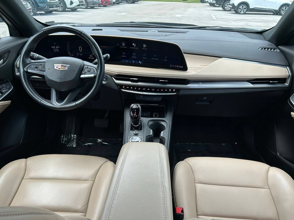 Used 2025 Cadillac XT4 Premium Luxury FWD image 11