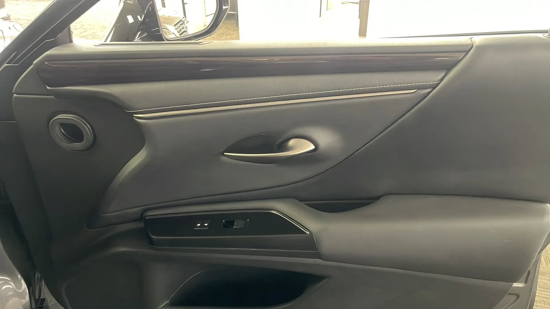 Used 2020 Lexus ES 350 w/ Premium Package image 30