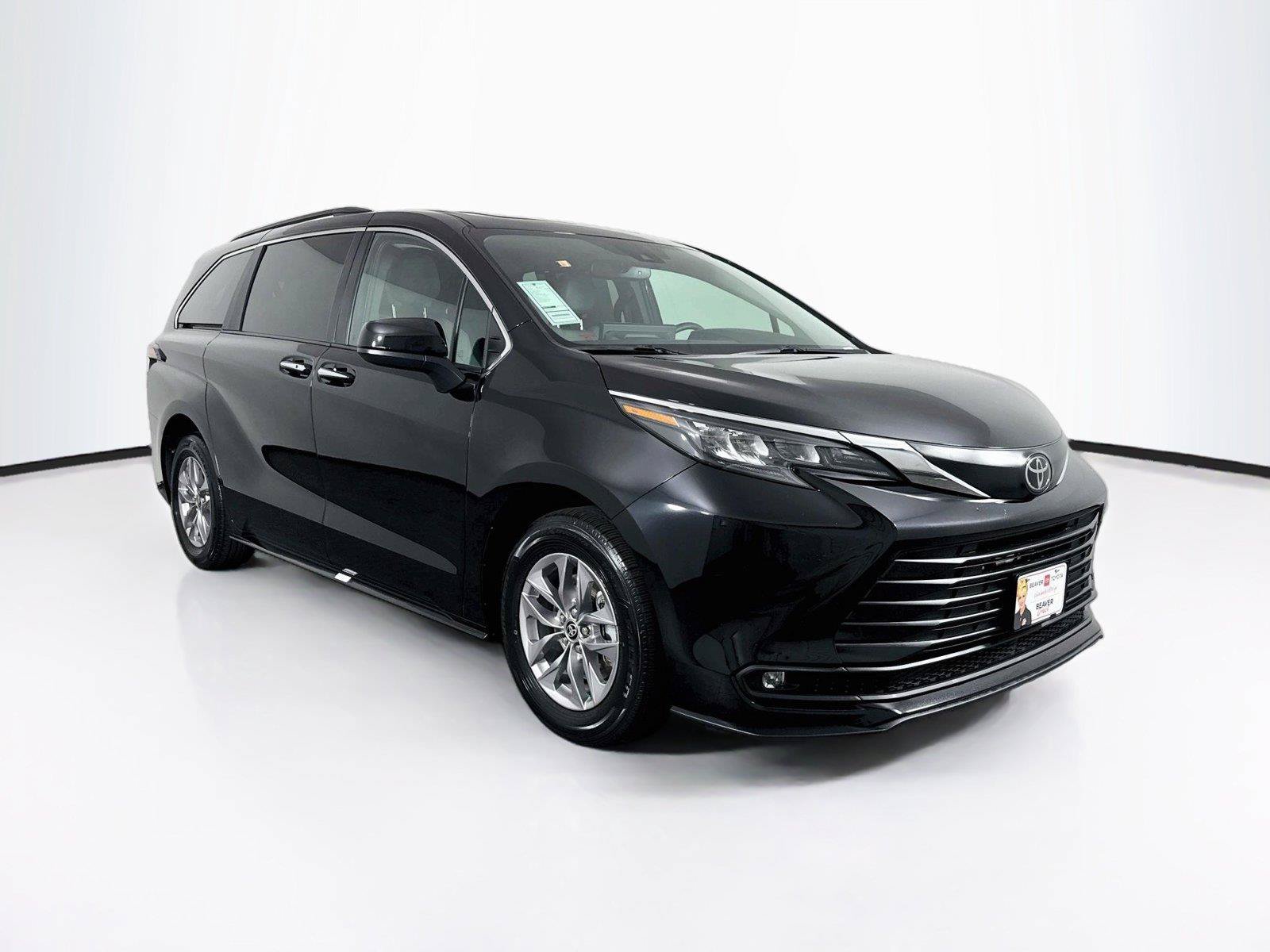 Certified 2026 Toyota Sienna XLE FWD image 10