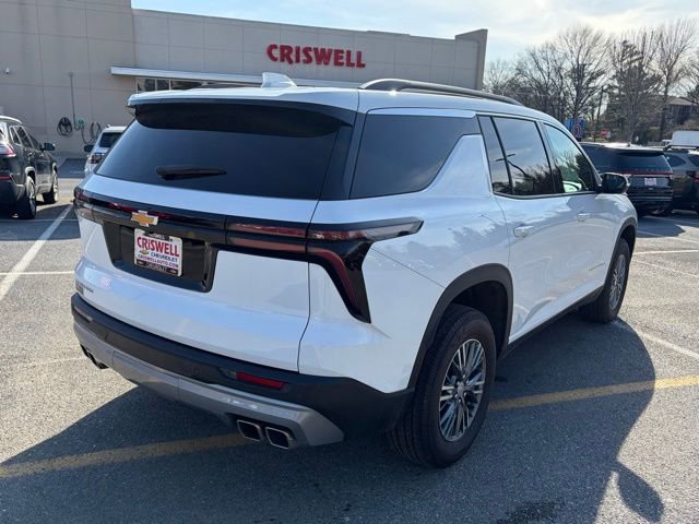 Used 2025 Chevrolet Traverse LT image 8