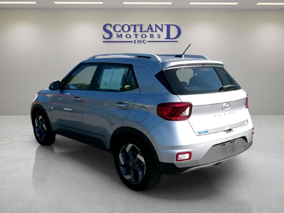 Used 2025 Hyundai Venue SEL FWD image 8