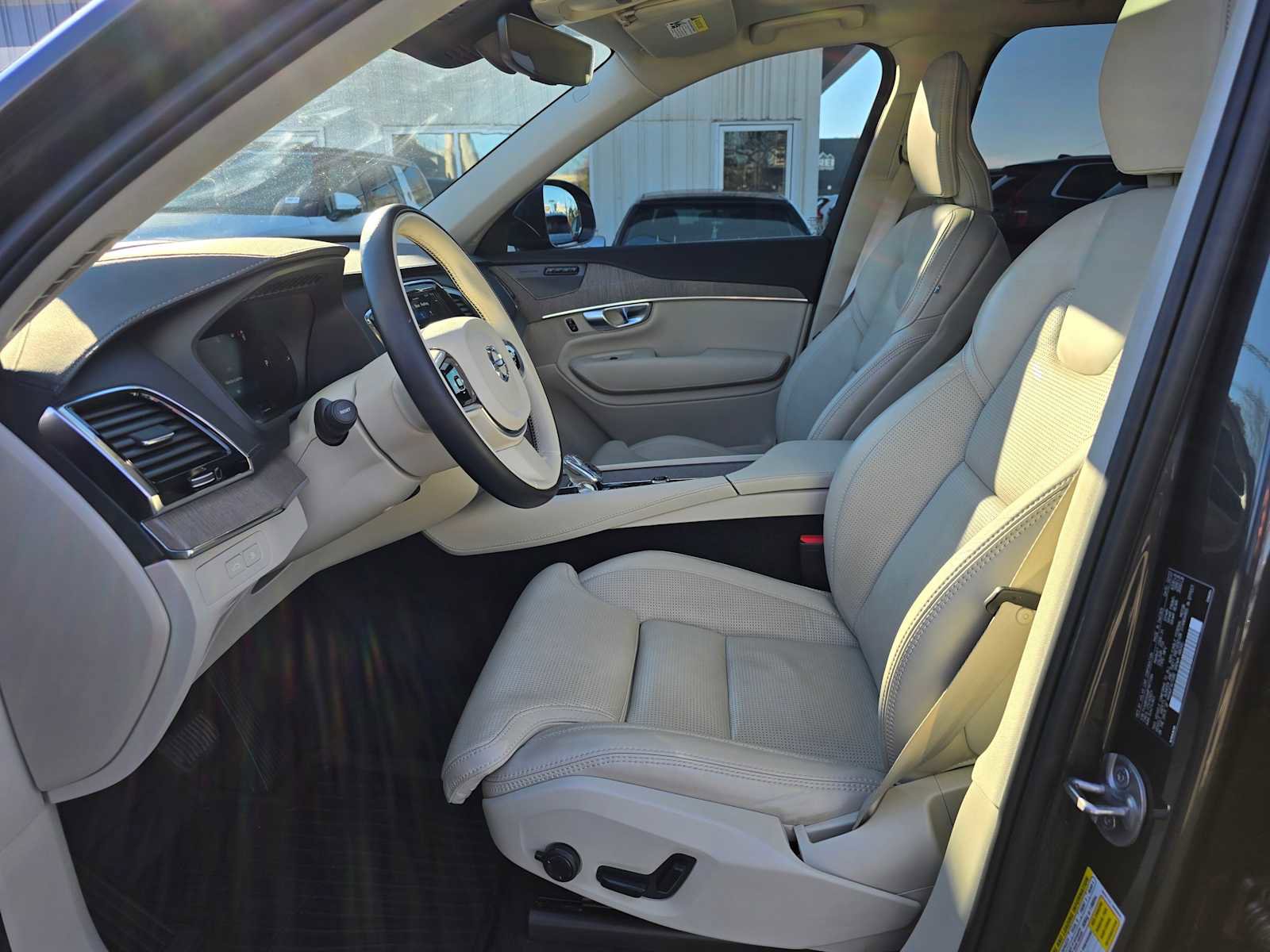 Used 2023 Volvo XC90 T8 Ultimate w/ Protection Package Premier image 20