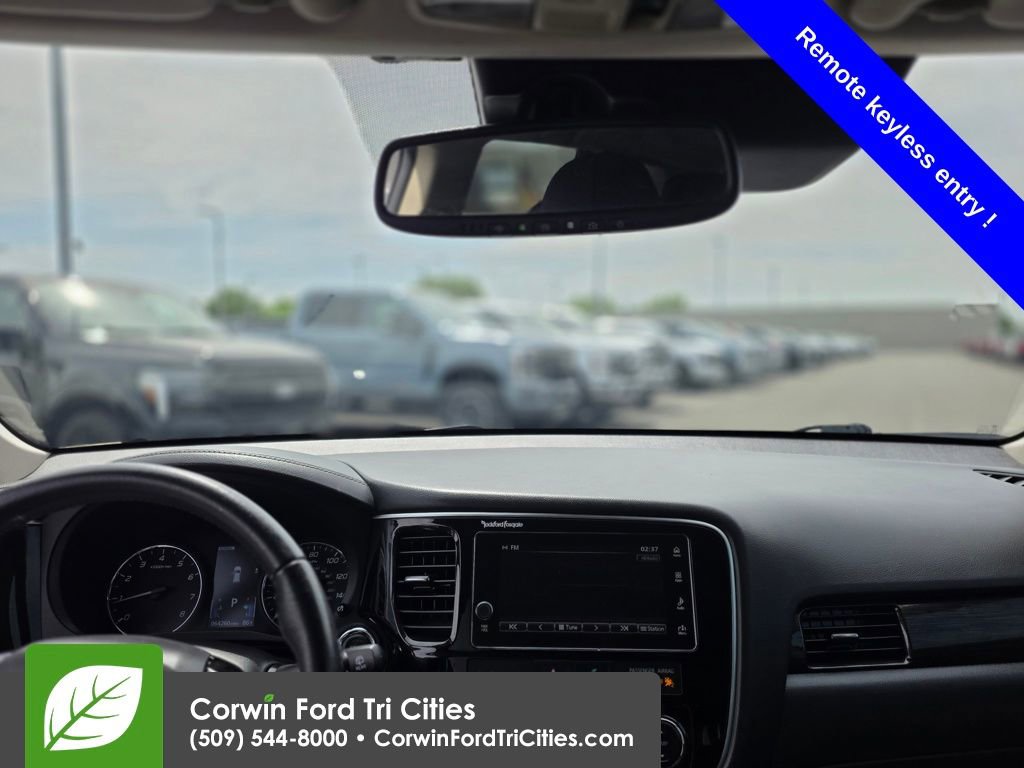 Used 2018 Mitsubishi Outlander SEL AWD/4WD image 2