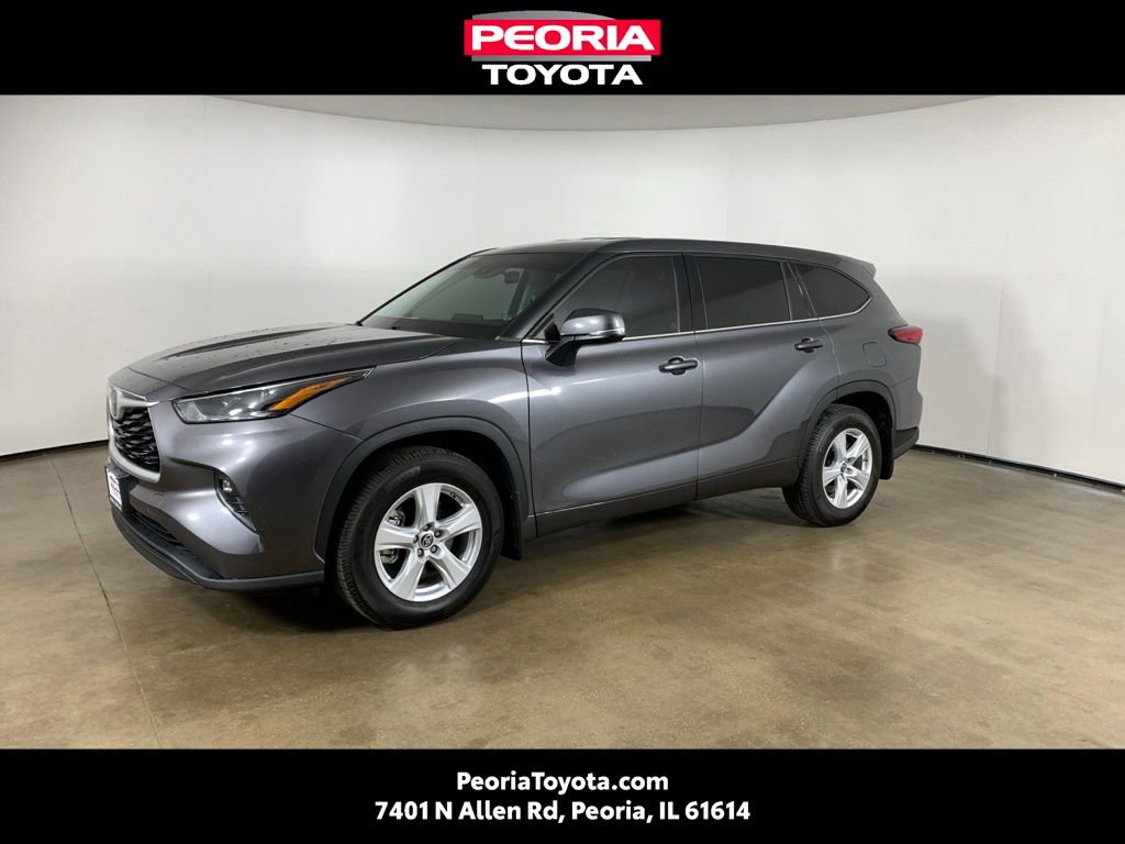 Used 2022 Toyota Highlander LE AWD/4WD image 1
