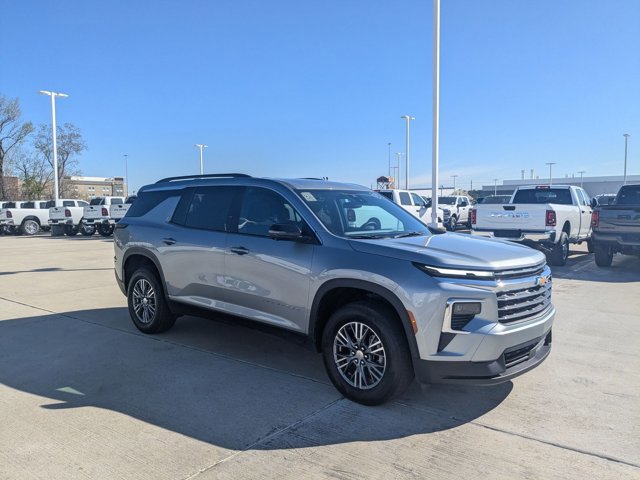 Used 2024 Chevrolet Traverse LT image 3