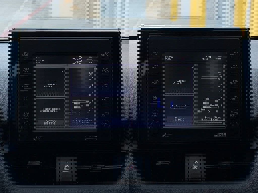 Used 2022 Toyota RAV4 LE image 14