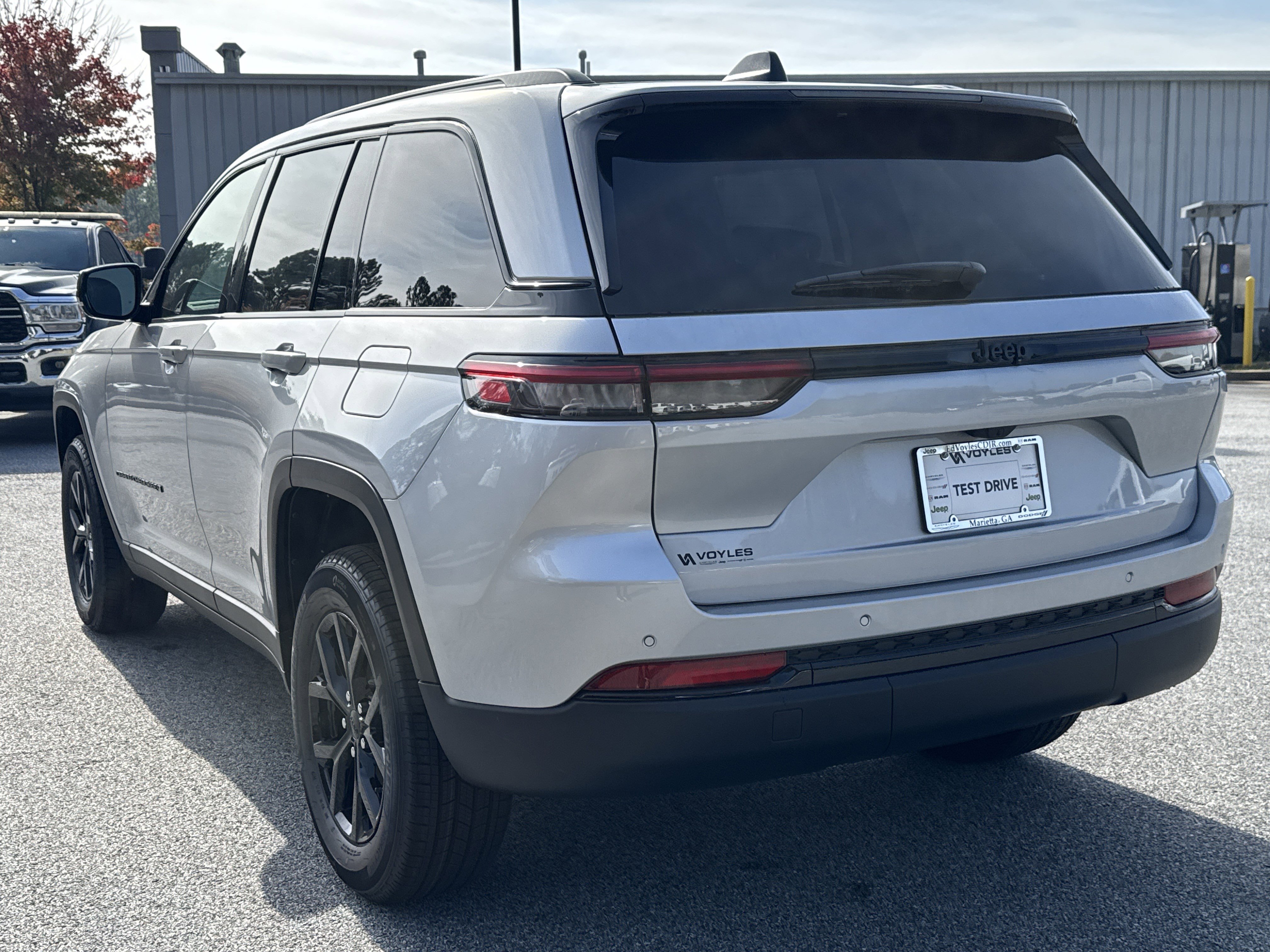 New 2025 Jeep Grand Cherokee Altitude image 6